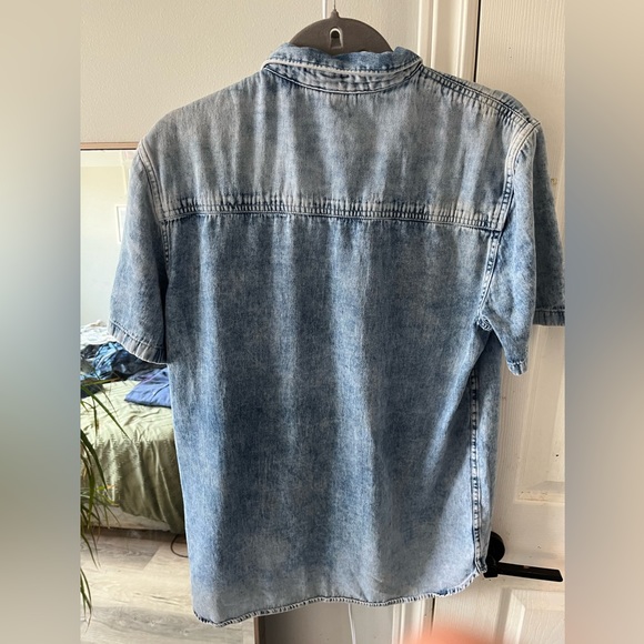 H&M short sleeve denim button up - Picture 3 of 3